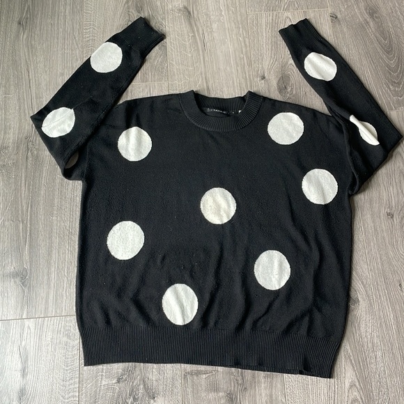 T TAHARI black with large white circles super soft sweater - Picture 4 of 6